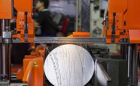 荥经立式金属带锯床切削出现跑带故障解决方法！